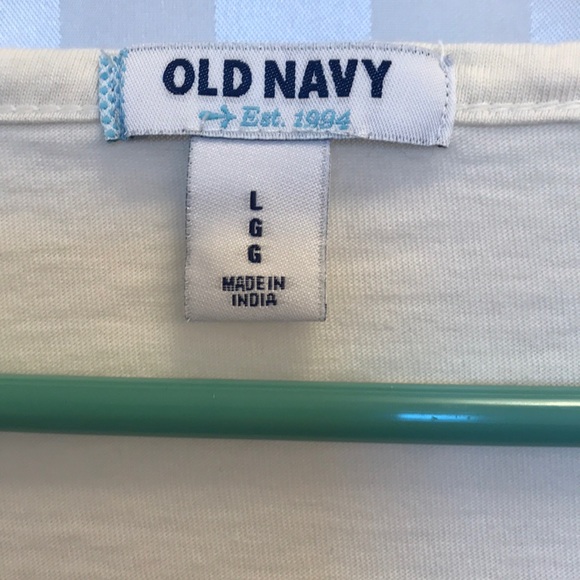 Old Navy Woman’s v neck top, 3/4 sleeves, nice - Picture 3 of 5